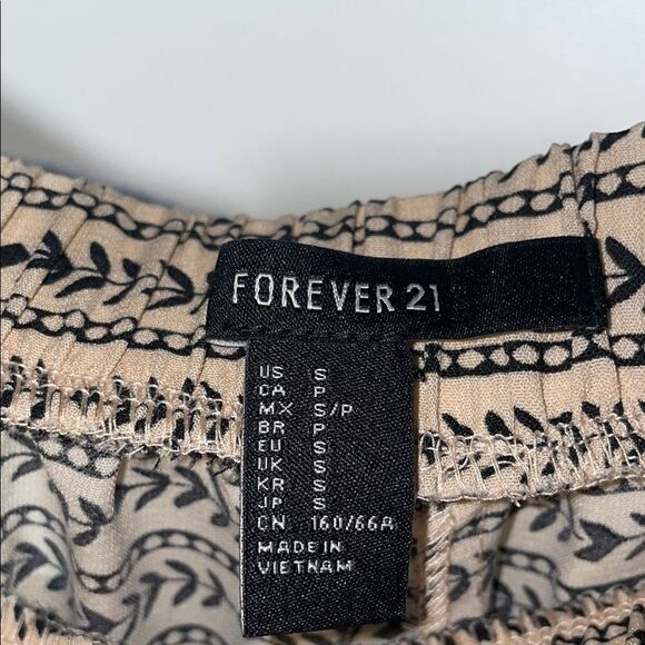 Patterned Black and Cream Women's outfit set - Picture 7 of 7